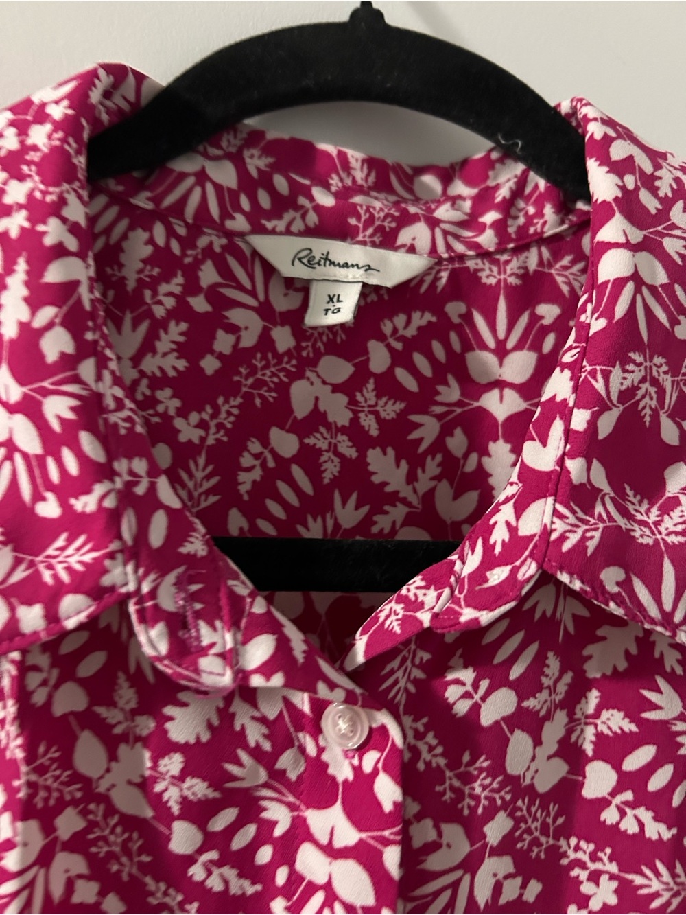 Reitmans Fuchsia and White Sleeveless Floral-Print Button Shirt - Picture 2 of 2